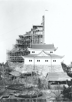 建設中の名古屋城の写真