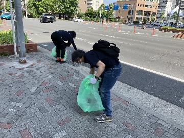 株式会社メニコンの清掃活動写真