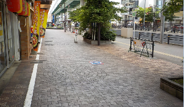 放置自転車撤去後の浄心駅歩道風景