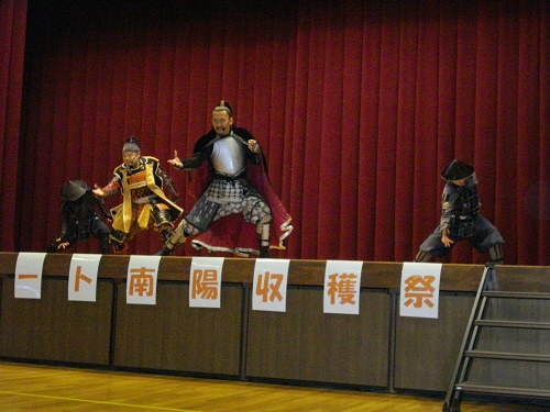 陣笠隊の二人と秀吉と信長の演武