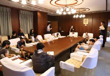 正副議長応接室の画像（1枚目）