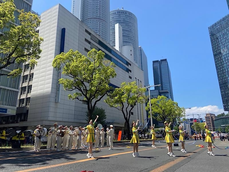 第42回ナゴヤ・エキトピアまつりで演奏演技をしている写真です。