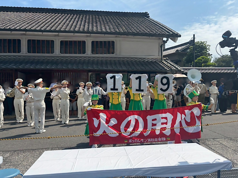 「第41回有松絞りまつり」にて演奏・演技をしている写真です。