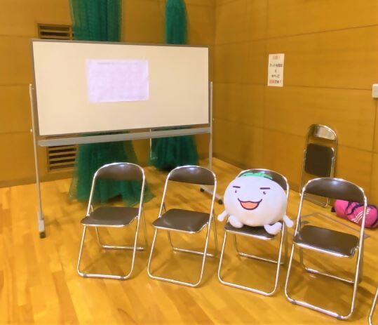 観戦中のショウちゃん（昭和区マスコットキャラクター）
