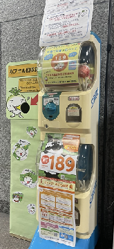 ガチャ式募金箱の画像です。