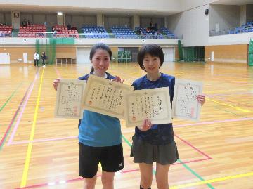 女子1位グループBの優勝者の皆さんです。