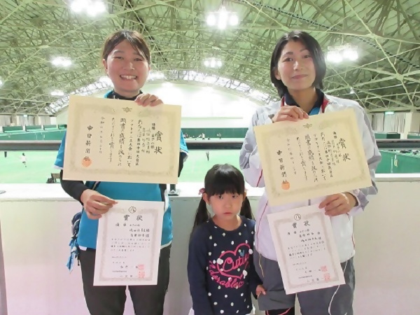 ダブルス女子の部　優勝ペアの写真